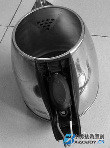 烧水壶不会自动跳闸断电或水没烧开就跳闸断电。