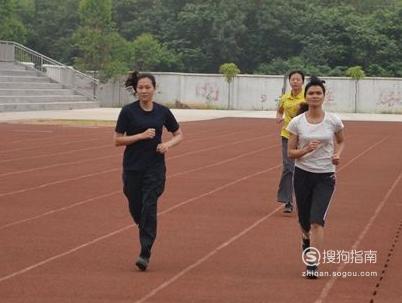 女子800米跑步技巧