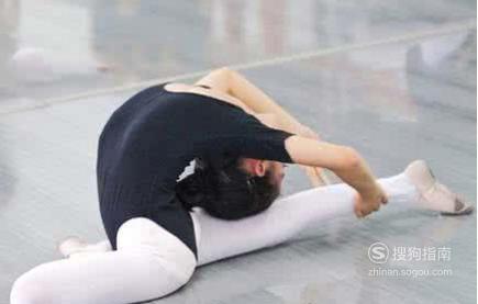 中国古典舞基本功的训练动作