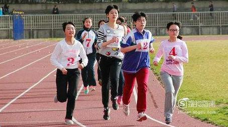 女子800米跑步技巧
