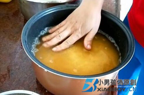 清明节如何用新鲜的枫叶煮出黑糯米饭