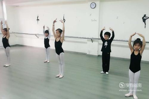 芭蕾集训基本动作有哪些