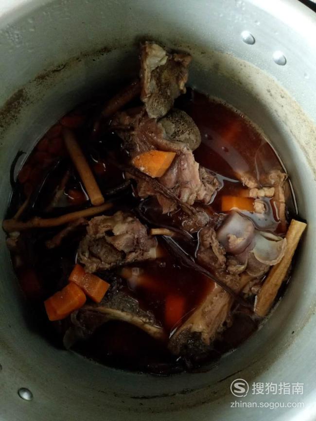 茶树菇筒骨汤的家常做法
