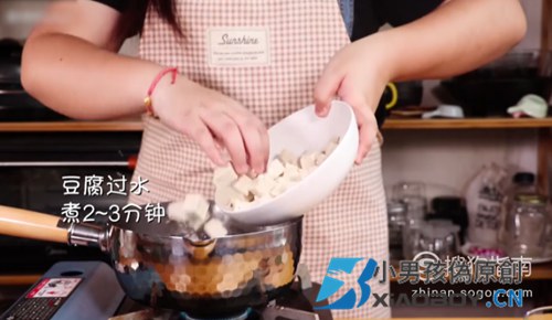 夏日小菜：小葱拌豆腐的做法！