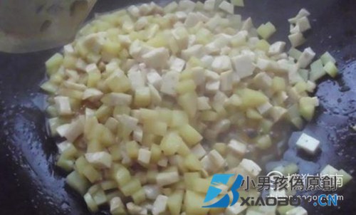 土豆鱼丸炒饭的制作方法
