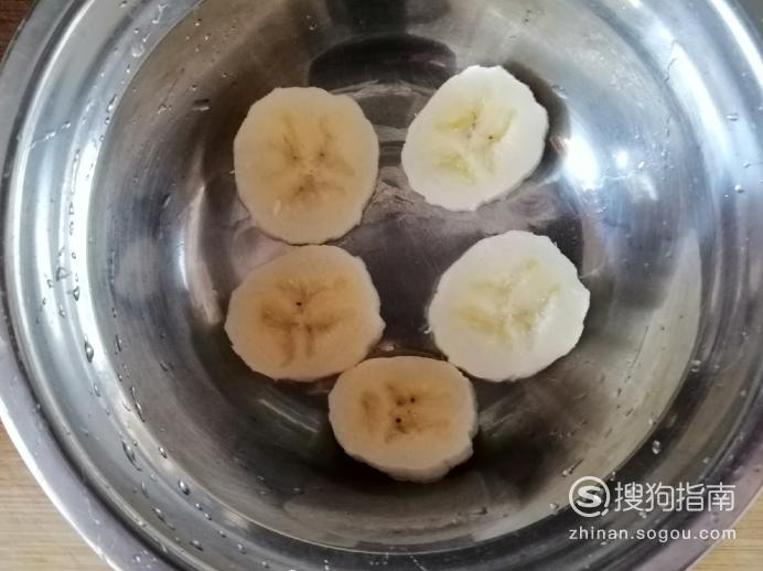 怎样做美味的香蕉金桔蜂蜜酸奶？