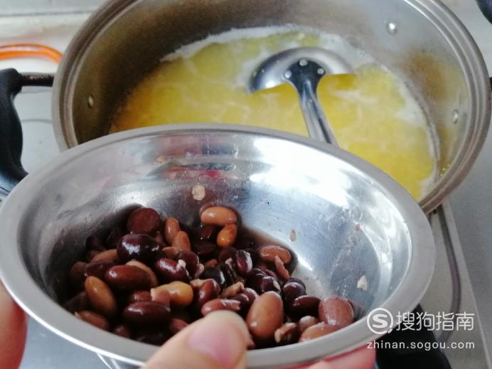 苦菊豆子玉米渣粥的做法