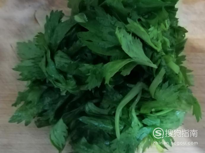 怎样做芹菜叶子萝卜豆腐汤？