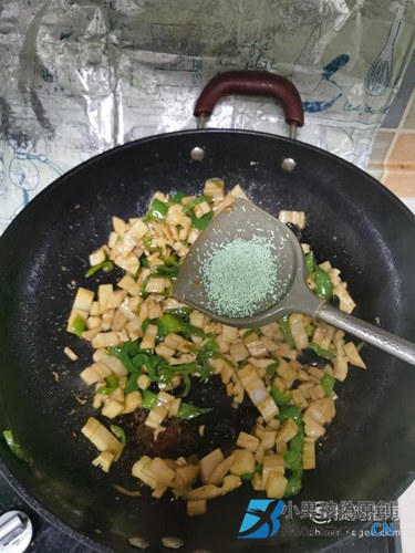 家常菜青椒藕丁的简易做法