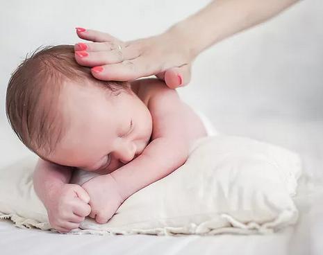 月亮这个词旁边的单词是什么