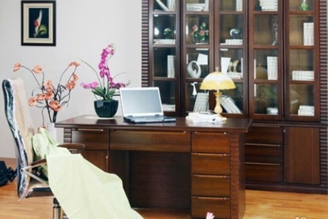 如何把桌子放在办公室里