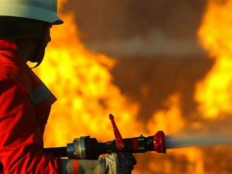 梦见帮别人家救火