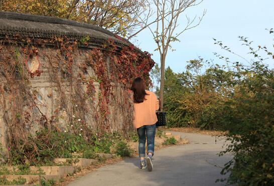 漂亮的八字女孩