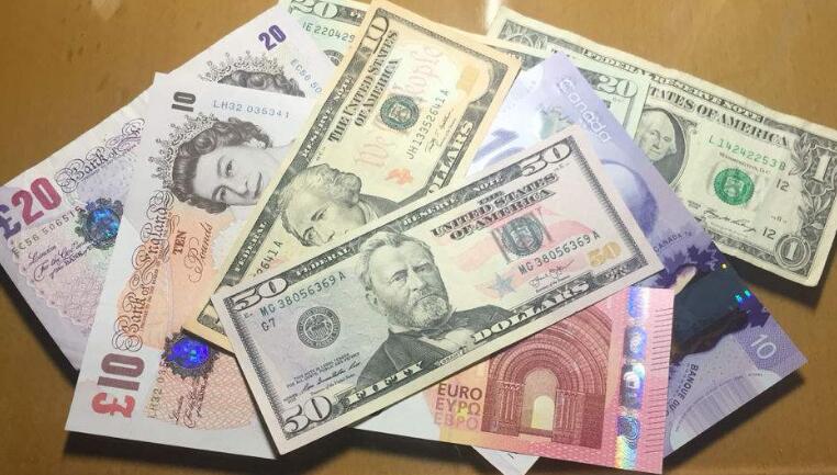 如何利用占卜看到变老变富的算命人物