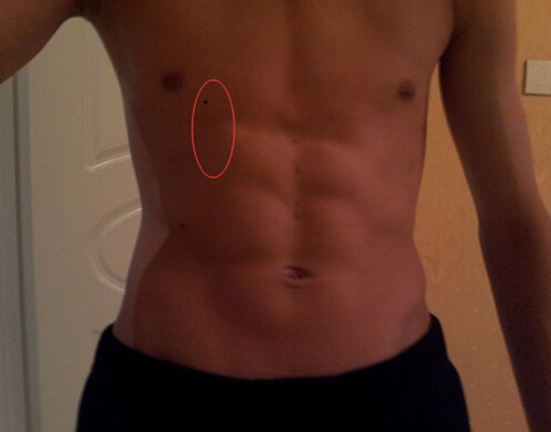 男人胸前有痣是什么意思