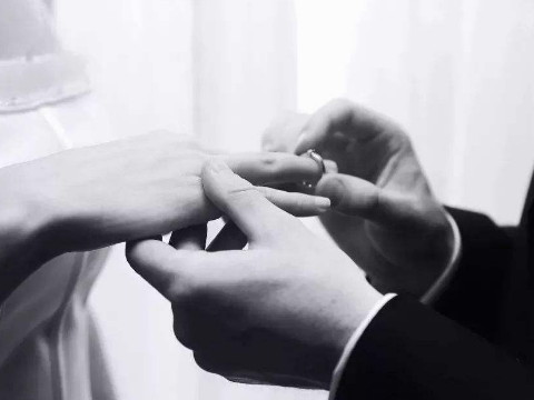 公猴子和母狗配吗？猴子男和狗女的婚姻怎么样