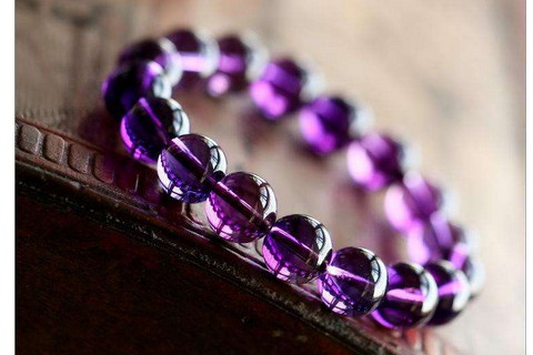 王采穿什么水晶？王采穿什么水晶