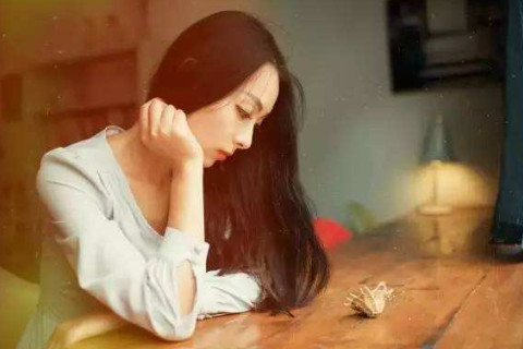 女人背后有痣是有才华吗