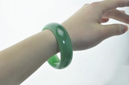 戴玉镯有什么好处和禁忌