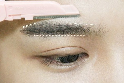 有眉毛的男人是富贵的