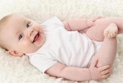 在儿童时期出生并命名