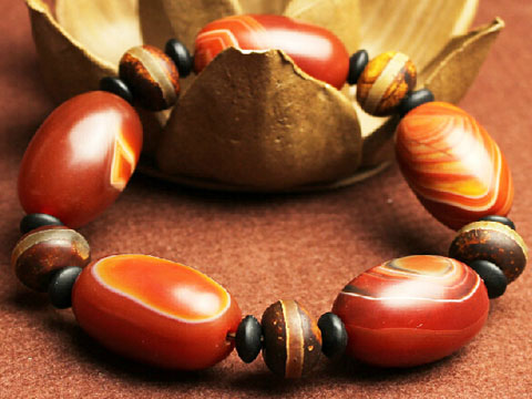 红蚕石如何辨别真假