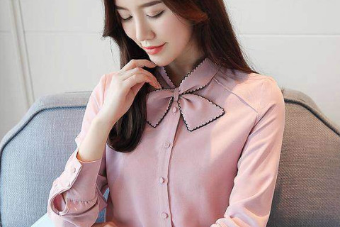 生命线从食指和智慧线之间开始。是女强人吗