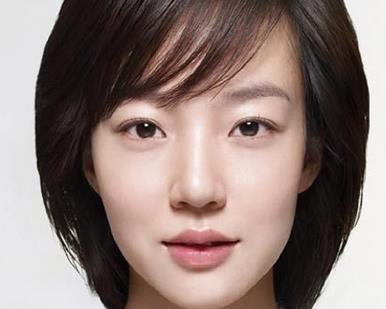 容易被欺骗的女人的面部特征的插图