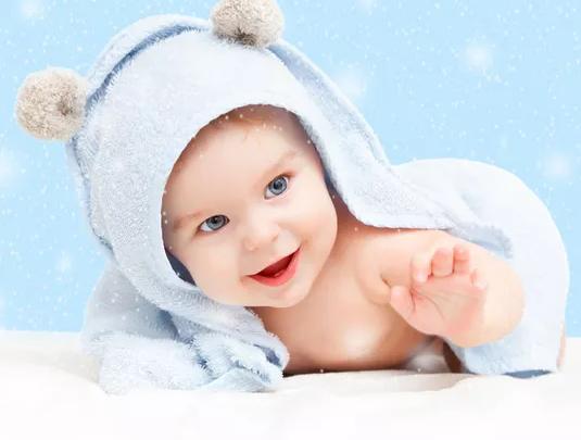 金子旁边的男孩叫什么名字