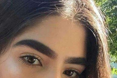 女人眉毛很浓,好吗