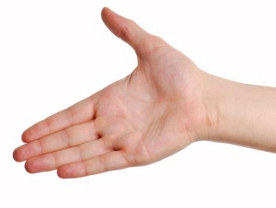 女性手掌中的事业线插图