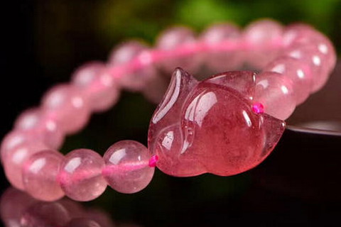 王桃花运的水晶有哪些？你戴什么水晶？王桃花