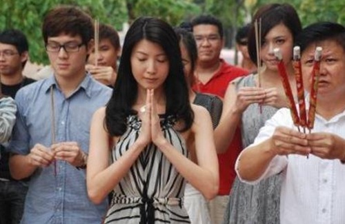 女人的右手断了吗