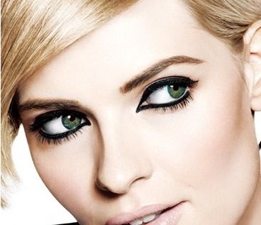 教你如何画桃花眼眼线