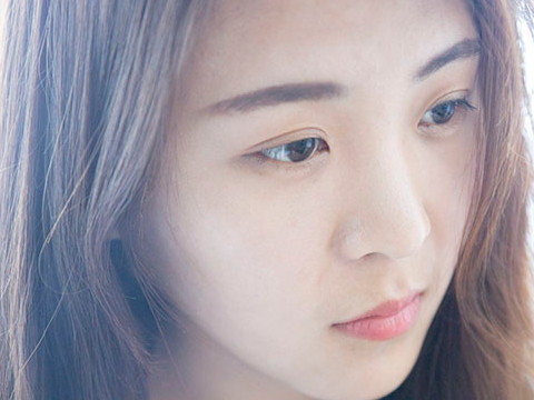 享受丈夫祝福的女人的脸