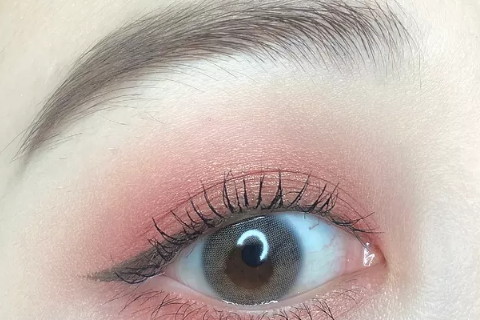 女人的短眉毛是什么意思