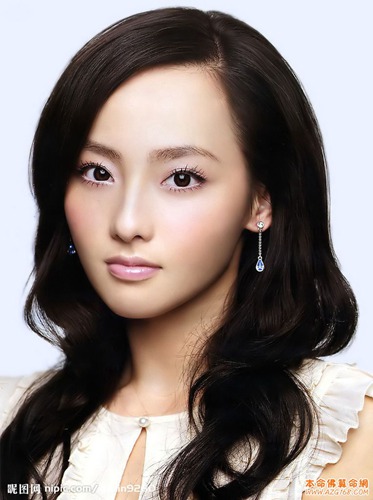 女人面对婚姻。