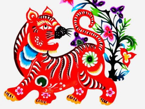 属虎男人爱上一个女人的表现