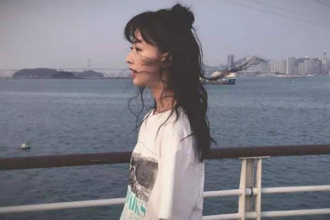 手掌厚手背圆润的人是怎么样