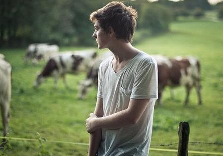 qq网名中有八个字符的男孩