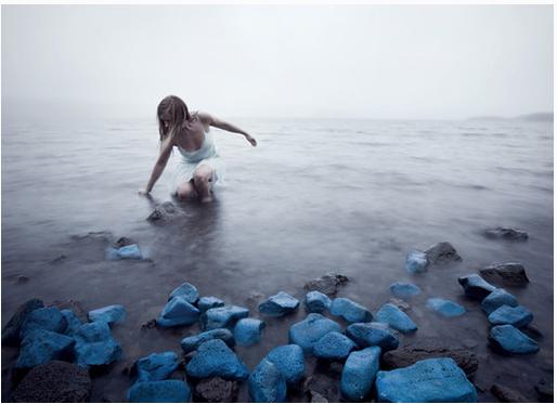 悲伤的qq在线女孩