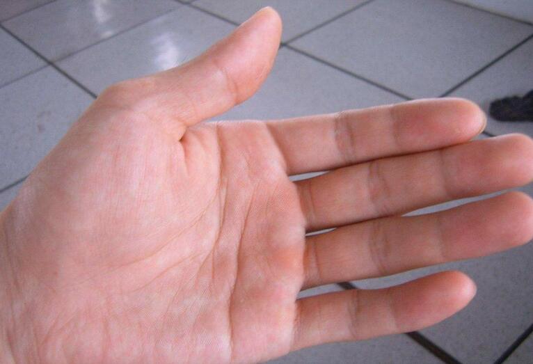 如何解读情感线断裂的算命手相?