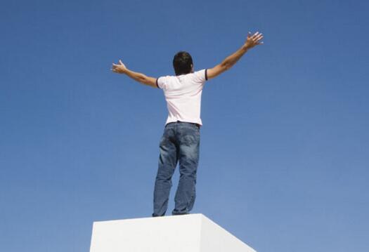 男孩悲伤而美丽