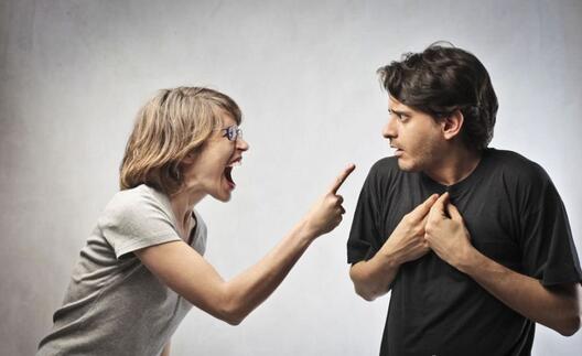 一头牛与什么相撞